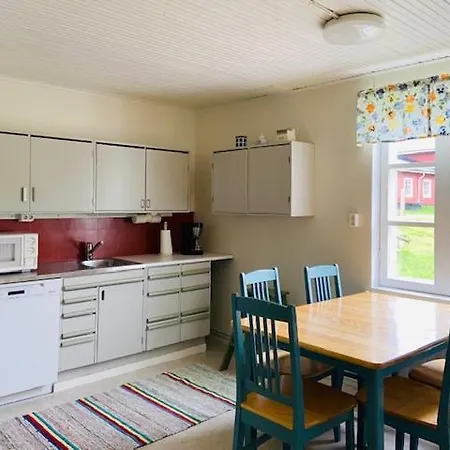 Mummola Travels - Red Main House Apartment Kaukonen